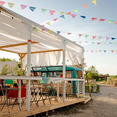 Pura Vida Vama Veche