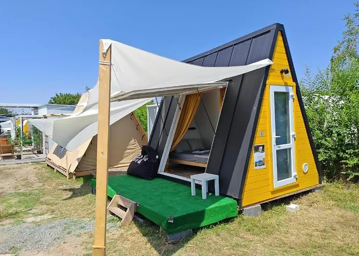 Pura Vida Kemping Vama Veche