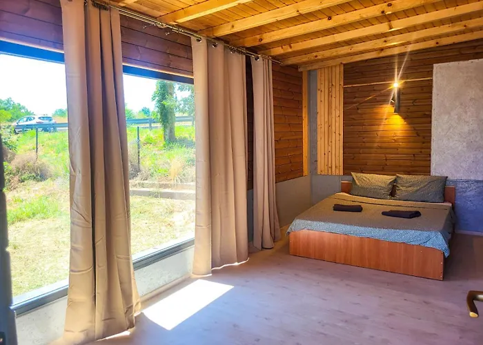 Pura Vida Kemping Vama Veche